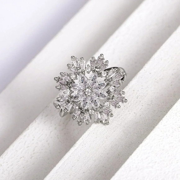 💞Sweet Snowflake Zircon Lovely Dainty Flower Rings For Women, MARR9046 - Picture 1 of 5